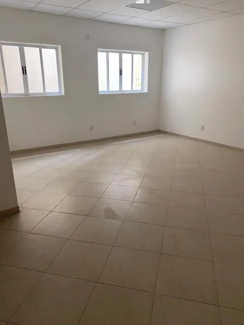 Foto 2 de Sala Comercial para alugar, 34m2 em Centro, Pindamonhangaba - SP