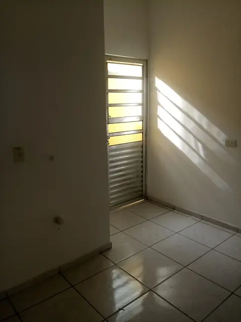 Foto 4 de Sala Comercial para alugar, 70m2 em Jardim Cristina, Pindamonhangaba - SP