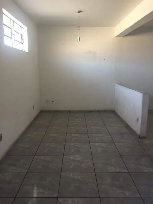 Armazém / Galpão com 2 quartos à venda, 250m2 em Jardim Rosely, Pindamonhangaba - SP - imagem 5 Foto 5 de Armazém / Galpão com 2 quartos à venda, 250m2 em Jardim Rosely, Pindamonhangaba - SP