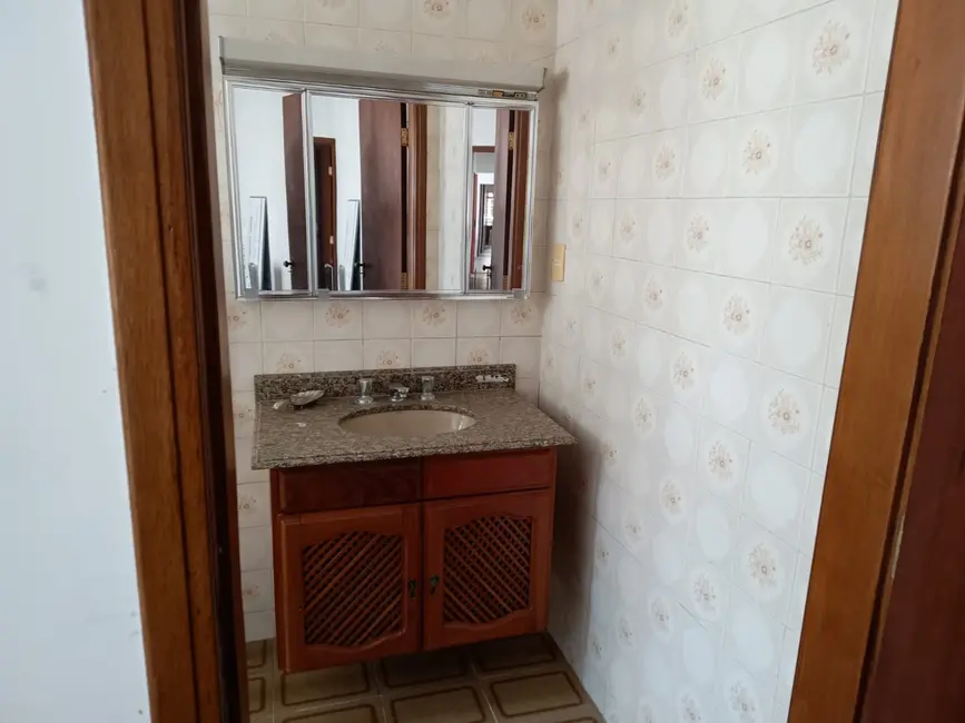 Foto 11 de Casa para alugar, 210m2 em Centro, Taubate - SP