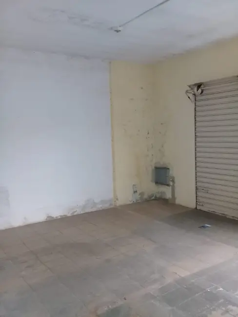 Armazém / Galpão à venda, 240m2 em Vila Rica, Pindamonhangaba - SP - imagem 3 Foto 3 de Armazém / Galpão à venda, 240m2 em Vila Rica, Pindamonhangaba - SP