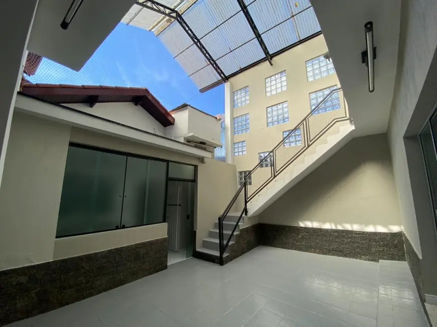 Foto 9 de Casa com 8 quartos à venda, 300m2 em Jardim Maria Augusta, Taubate - SP