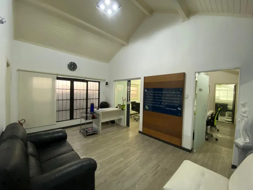 Foto 3 de Casa com 8 quartos à venda, 300m2 em Jardim Maria Augusta, Taubate - SP