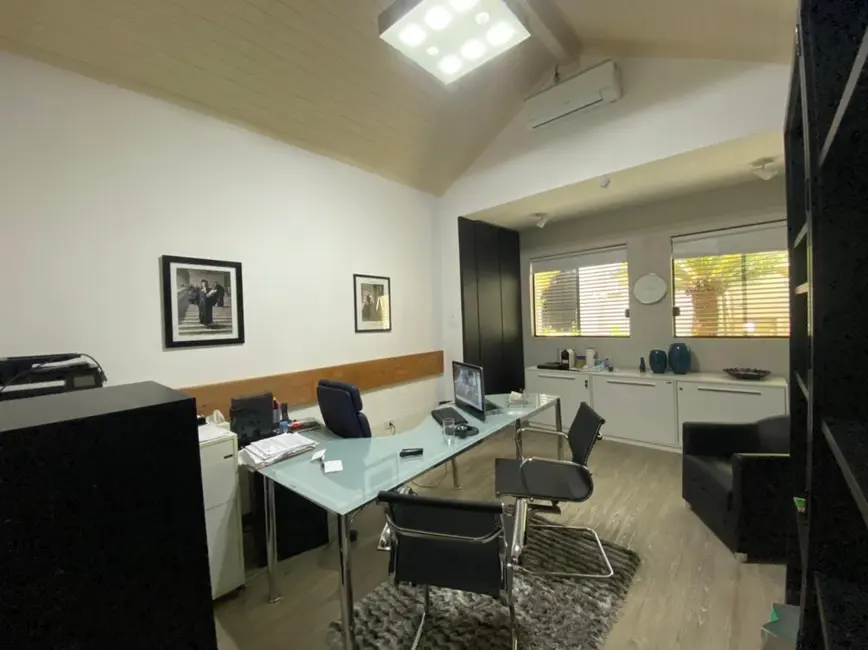 Foto 2 de Casa com 8 quartos à venda, 300m2 em Jardim Maria Augusta, Taubate - SP