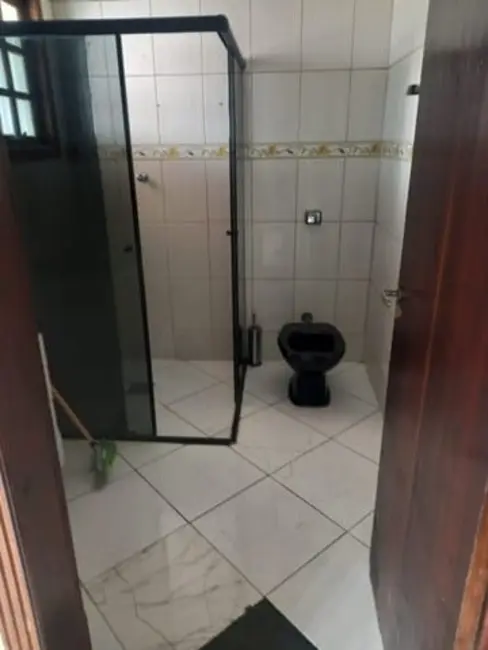 Foto 5 de Casa com 4 quartos à venda e para alugar, 250m2 em Taubate - SP