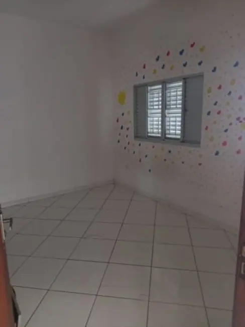 Foto 2 de Casa com 4 quartos à venda e para alugar, 250m2 em Taubate - SP