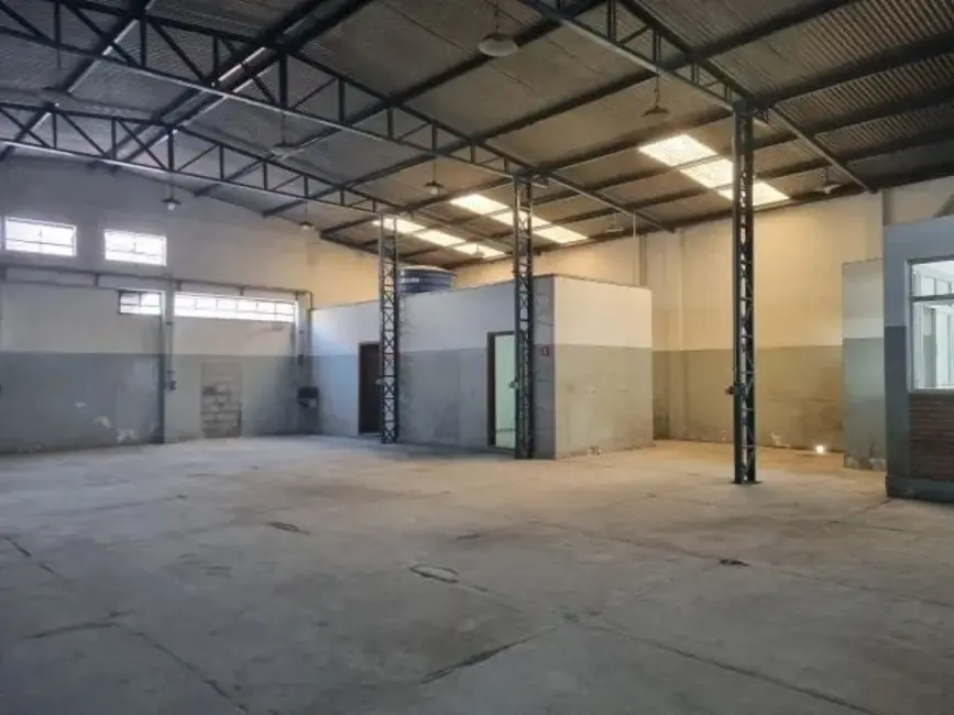 Armazém / Galpão à venda, 300m2 em Tremembe - SP - imagem 2 Foto 2 de Armazém / Galpão à venda, 300m2 em Tremembe - SP