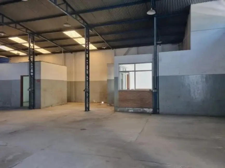 Foto 1 de Armazém / Galpão à venda, 300m2 em Tremembe - SP