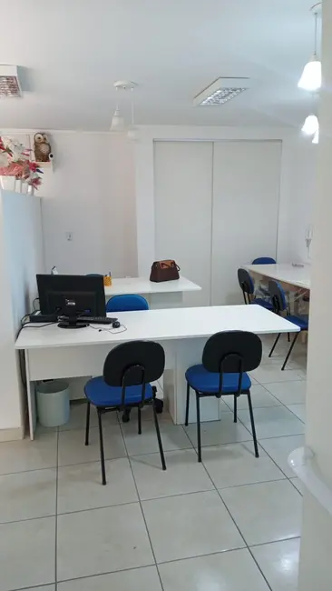 Foto 6 de Casa com 4 quartos à venda, 117m2 em Parque São Domingos, Pindamonhangaba - SP