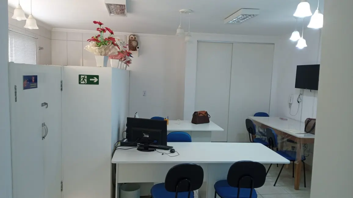 Foto 7 de Casa com 4 quartos à venda, 117m2 em Parque São Domingos, Pindamonhangaba - SP