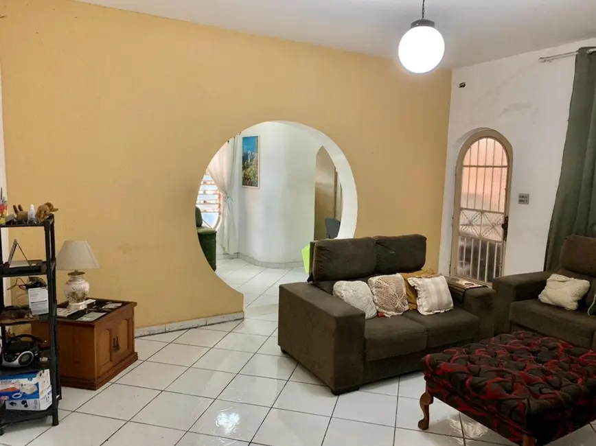 Foto 6 de Casa com 6 quartos para alugar, 400m2 em Centro, Taubate - SP