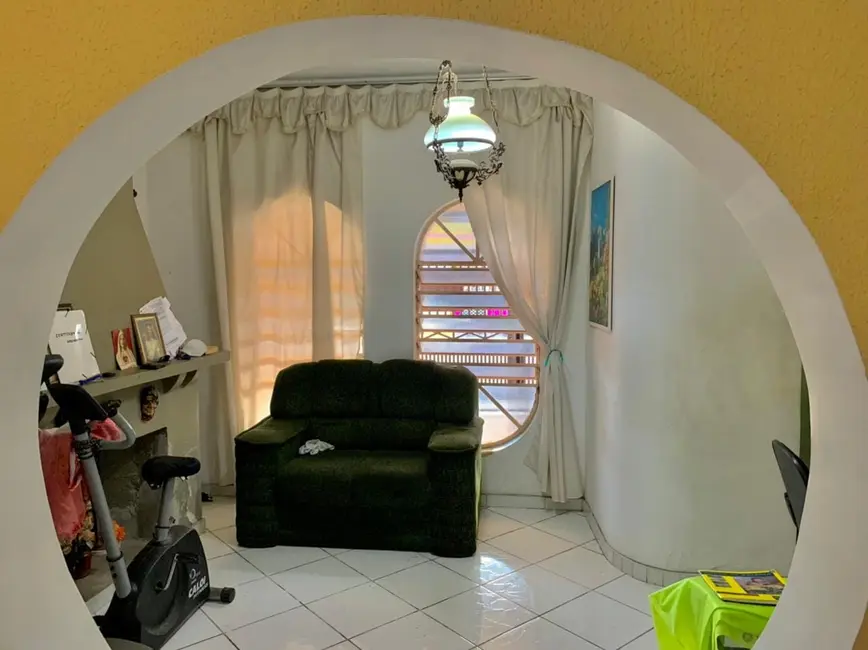 Foto 3 de Casa com 6 quartos para alugar, 400m2 em Centro, Taubate - SP