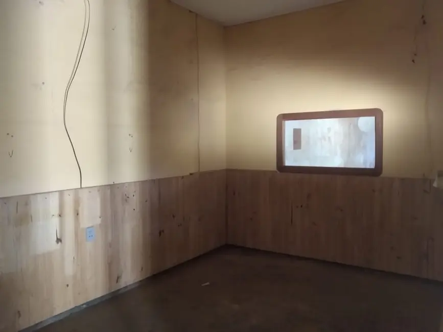 Armazém / Galpão à venda, 186m2 em Crispim, Pindamonhangaba - SP - imagem 9 Foto 9 de Armazém / Galpão à venda, 186m2 em Crispim, Pindamonhangaba - SP