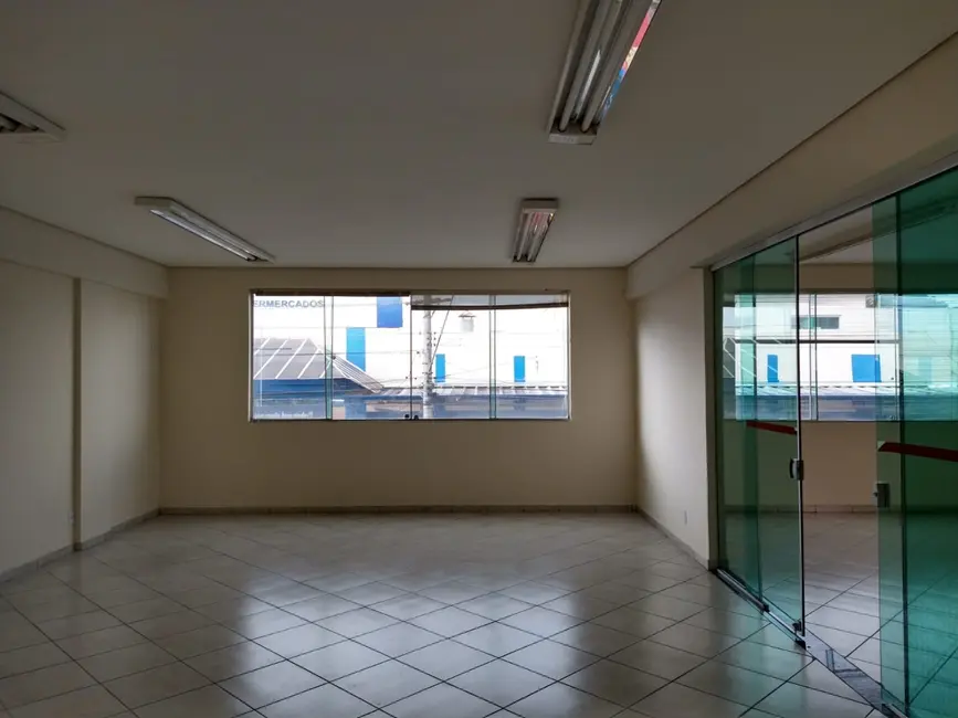 Sala Comercial para alugar, 26m2 em Centro, Pindamonhangaba - SP - imagem 4 Foto 4 de Sala Comercial para alugar, 26m2 em Centro, Pindamonhangaba - SP