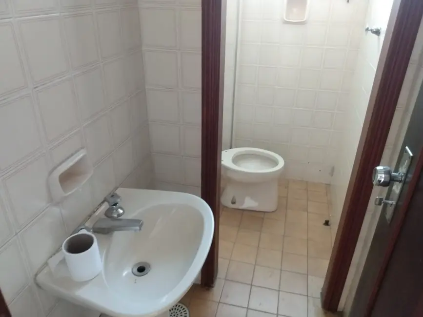 Foto 6 de Sala Comercial para alugar, 200m2 em Pindamonhangaba - SP