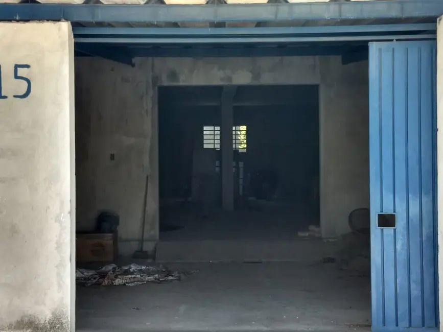 Armazém / Galpão à venda, 140m2 em Conjunto Residencial Araretama, Pindamonhangaba - SP - imagem 3 Foto 3 de Armazém / Galpão à venda, 140m2 em Conjunto Residencial Araretama, Pindamonhangaba - SP