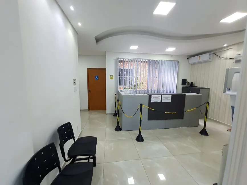 Foto 2 de Sala Comercial com 7 quartos para alugar, 212m2 em São Benedito, Pindamonhangaba - SP
