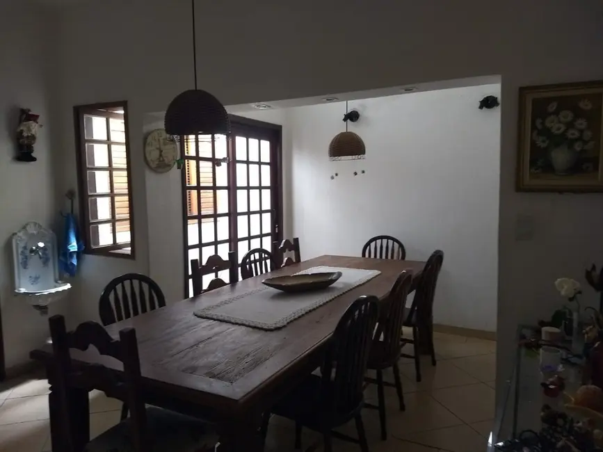 Foto 5 de Casa com 3 quartos à venda, 210m2 em São Benedito, Pindamonhangaba - SP