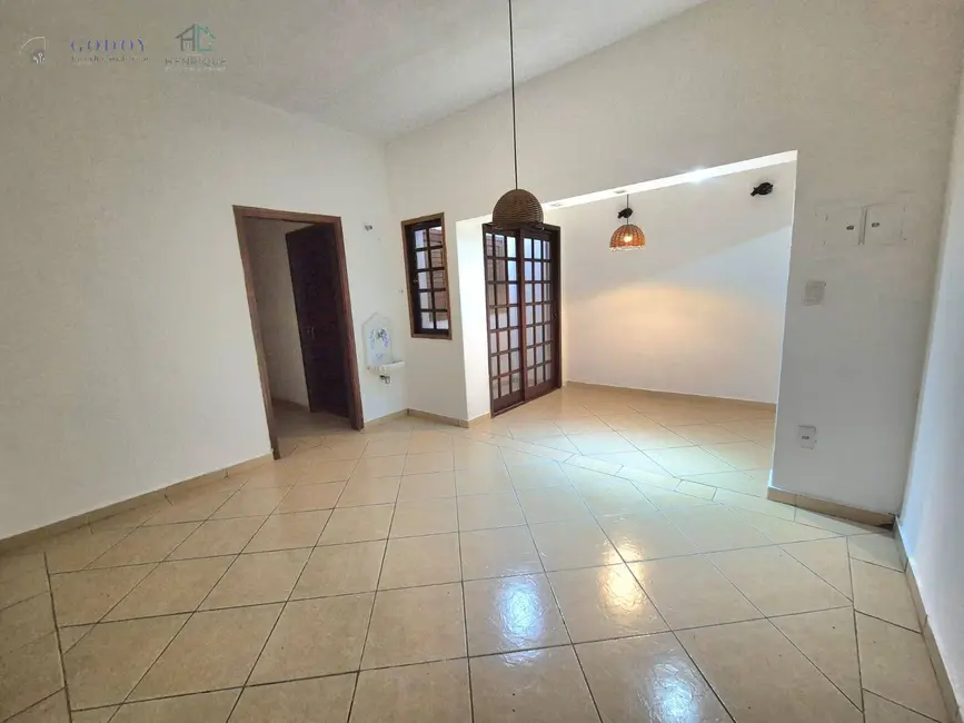 Foto 1 de Casa com 4 quartos à venda e para alugar, 210m2 em São Benedito, Pindamonhangaba - SP