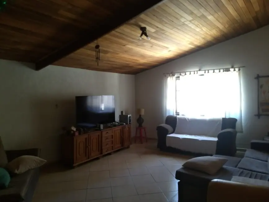 Foto 6 de Casa com 3 quartos à venda, 210m2 em São Benedito, Pindamonhangaba - SP