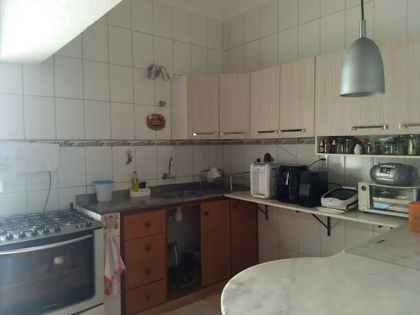 Foto 1 de Casa com 3 quartos à venda, 210m2 em São Benedito, Pindamonhangaba - SP