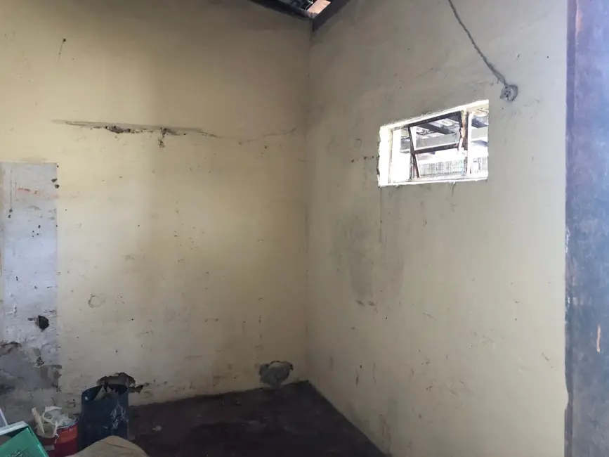 Foto 3 de Casa com 2 quartos para alugar, 120m2 em Centro, Pindamonhangaba - SP