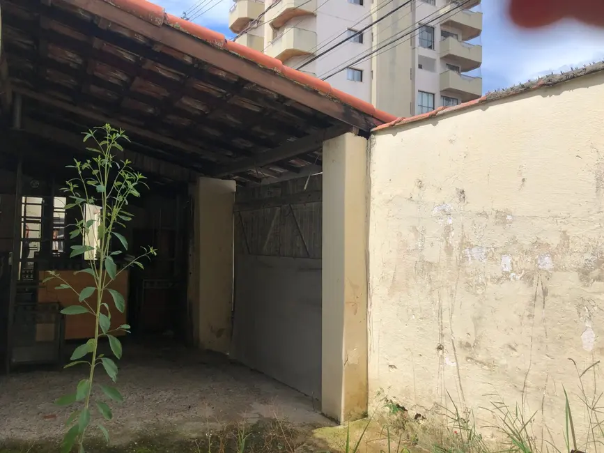 Foto 1 de Casa com 2 quartos para alugar, 120m2 em Centro, Pindamonhangaba - SP