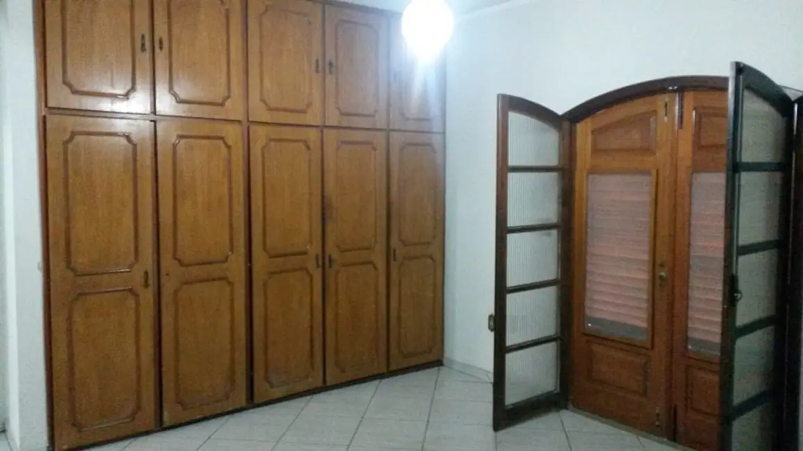 Casa com 4 quartos à venda, 254m2 em Aparecida - SP - imagem 5 Foto 5 de Casa com 4 quartos à venda, 254m2 em Aparecida - SP