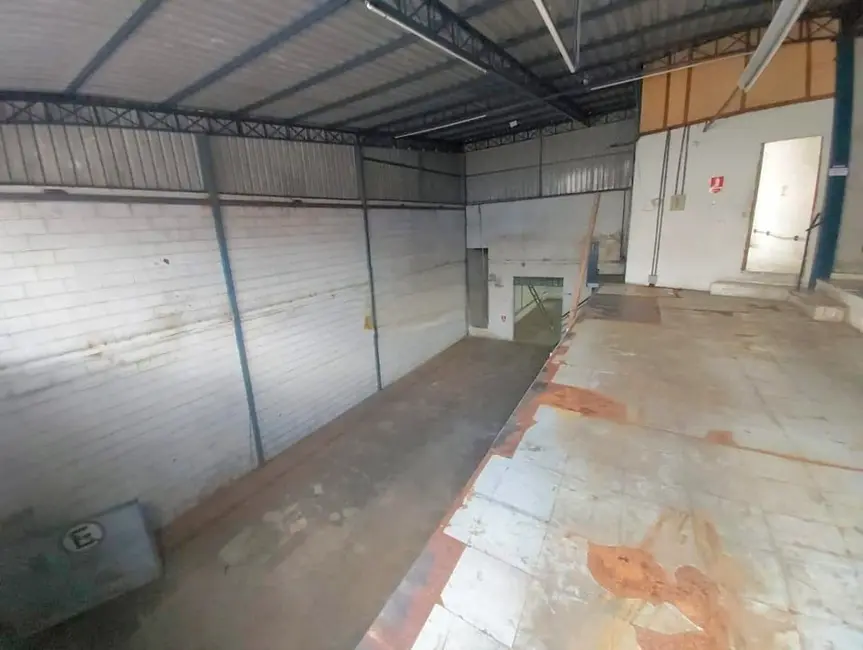 Foto 1 de Sala Comercial para alugar, 600m2 em Jardim Maria Augusta, Taubate - SP