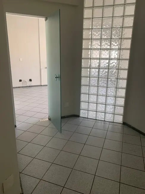 Foto 5 de Sala Comercial à venda e para alugar, 37m2 em Centro, Pindamonhangaba - SP