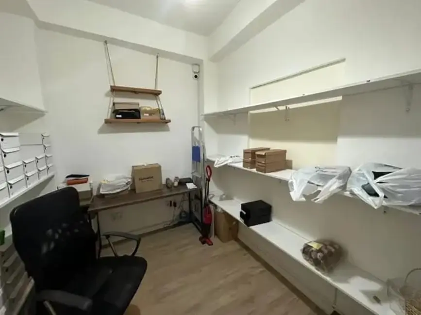 Foto 1 de Loja para alugar, 50m2 em Centro, Taubate - SP