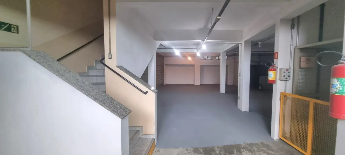 Foto 8 de Sala Comercial à venda e para alugar, 550m2 em Pindamonhangaba - SP