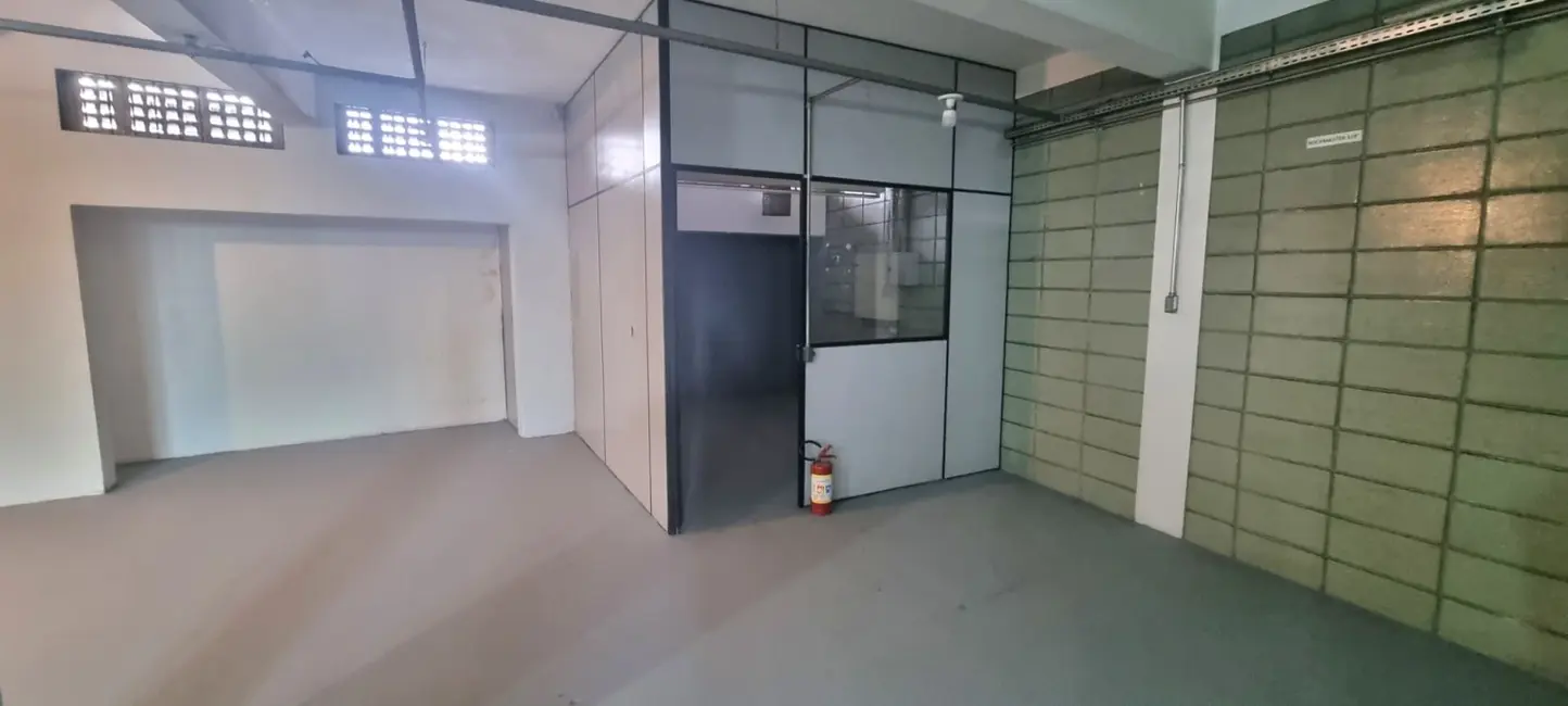 Foto 5 de Sala Comercial à venda e para alugar, 550m2 em Pindamonhangaba - SP