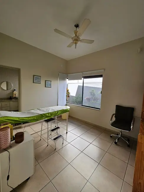 Foto 3 de Sala Comercial com 5 quartos à venda e para alugar, 164m2 em Chácara Selles, Guaratingueta - SP