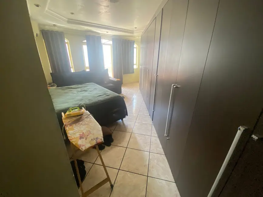 Casa com 7 quartos à venda e para alugar em Aparecida - SP - imagem 4 Foto 4 de Casa com 7 quartos à venda e para alugar em Aparecida - SP