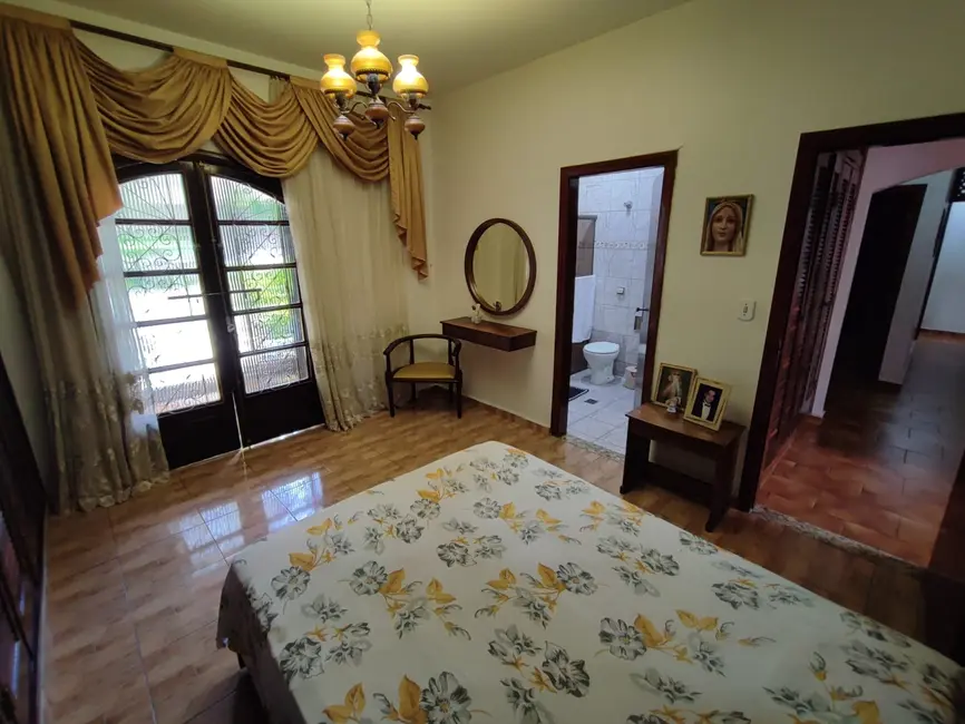 Foto 4 de Casa com 4 quartos à venda, 400m2 em São Benedito, Pindamonhangaba - SP