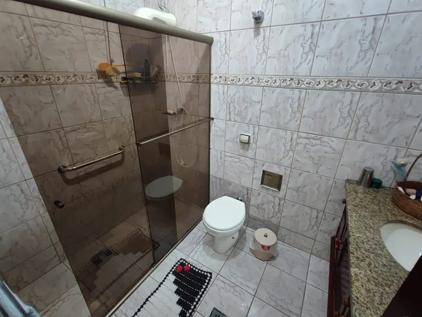Foto 3 de Casa com 4 quartos à venda, 400m2 em São Benedito, Pindamonhangaba - SP