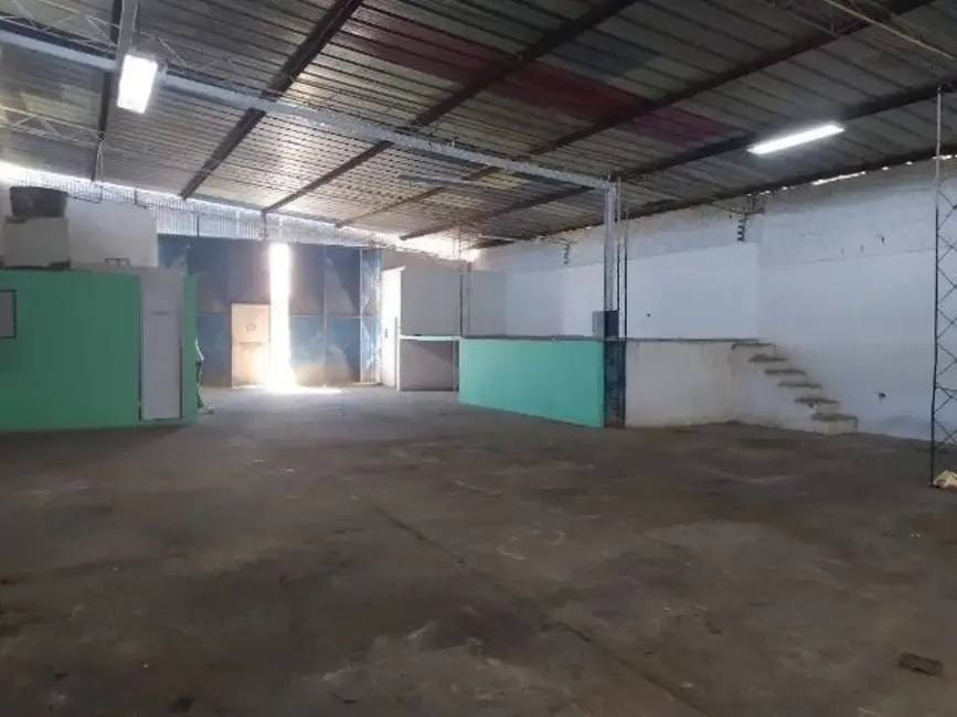 Armazém / Galpão para alugar, 243m2 em Jardim Continental, Taubate - SP - imagem 4 Foto 4 de Armazém / Galpão para alugar, 243m2 em Jardim Continental, Taubate - SP