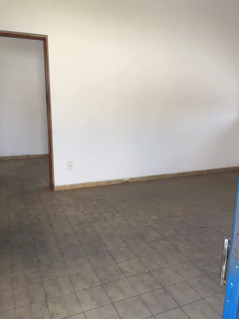 Foto 3 de Armazém / Galpão à venda, 300m2 em Pindamonhangaba - SP