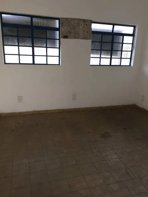 Foto 5 de Armazém / Galpão à venda, 300m2 em Pindamonhangaba - SP