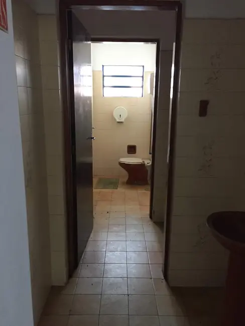 Foto 7 de Armazém / Galpão à venda, 300m2 em Pindamonhangaba - SP
