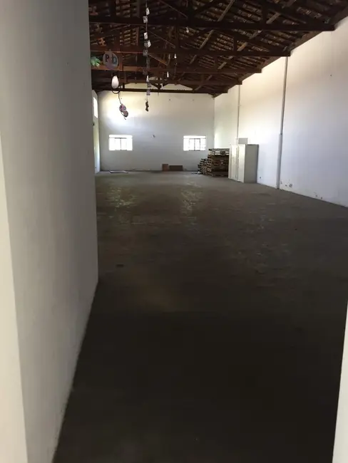 Foto 4 de Armazém / Galpão à venda, 300m2 em Pindamonhangaba - SP