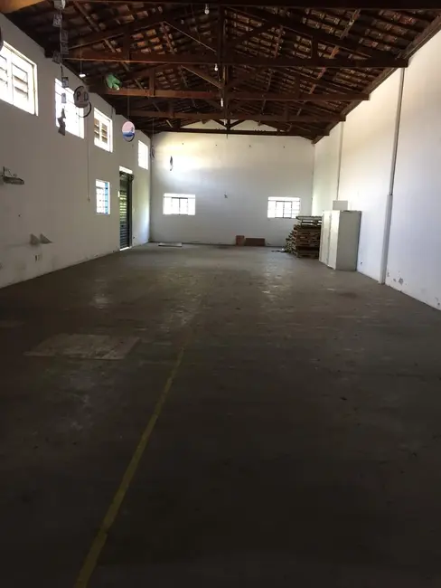 Foto 8 de Armazém / Galpão à venda, 300m2 em Pindamonhangaba - SP