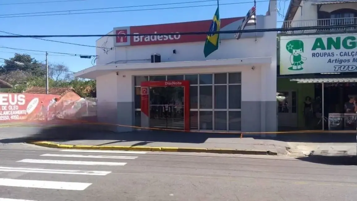 Sala Comercial à venda e para alugar, 162m2 em Loteamento São Vicente de Paulo, Pindamonhangaba - SP - imagem 3 Foto 3 de Sala Comercial à venda e para alugar, 162m2 em Loteamento São Vicente de Paulo, Pindamonhangaba - SP