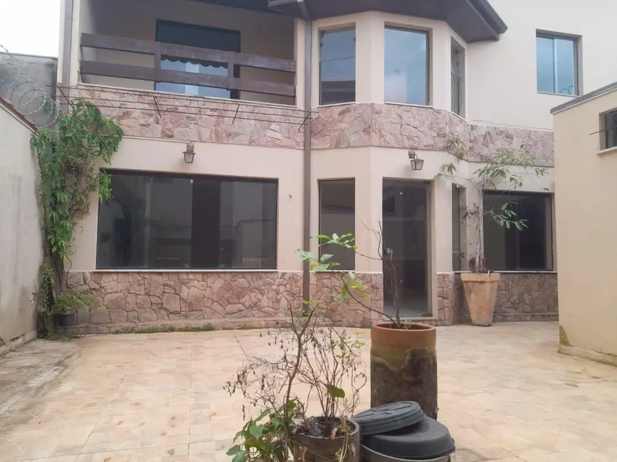 Foto 3 de Sobrado com 5 quartos à venda, 424m2 em Jardim Califórnia, Taubate - SP