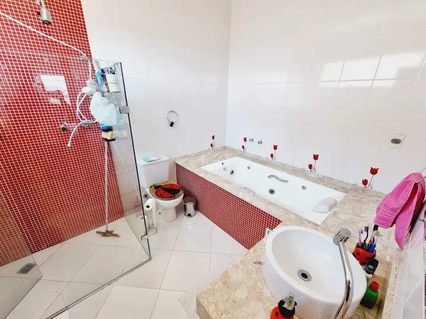 Foto 3 de Sobrado com 4 quartos à venda, 255m2 em Tremembe - SP