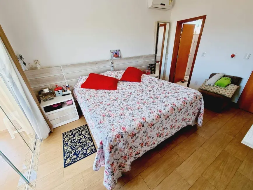 Foto 2 de Sobrado com 4 quartos à venda, 255m2 em Tremembe - SP
