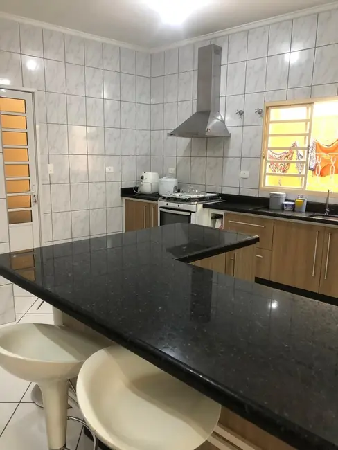 Foto 6 de Sobrado com 3 quartos à venda, 200m2 em Jardim Sandra Maria, Taubate - SP
