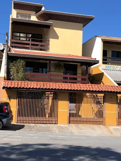 Foto 2 de Sobrado com 3 quartos à venda, 200m2 em Jardim Sandra Maria, Taubate - SP