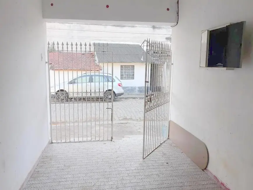 Sobrado com 5 quartos à venda, 180m2 em Aparecida - SP - imagem 3 Foto 3 de Sobrado com 5 quartos à venda, 180m2 em Aparecida - SP